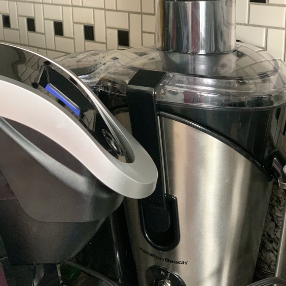 Keurig Coffee Maker - Older Model Works PERFECTLY - Picture 11 of 14